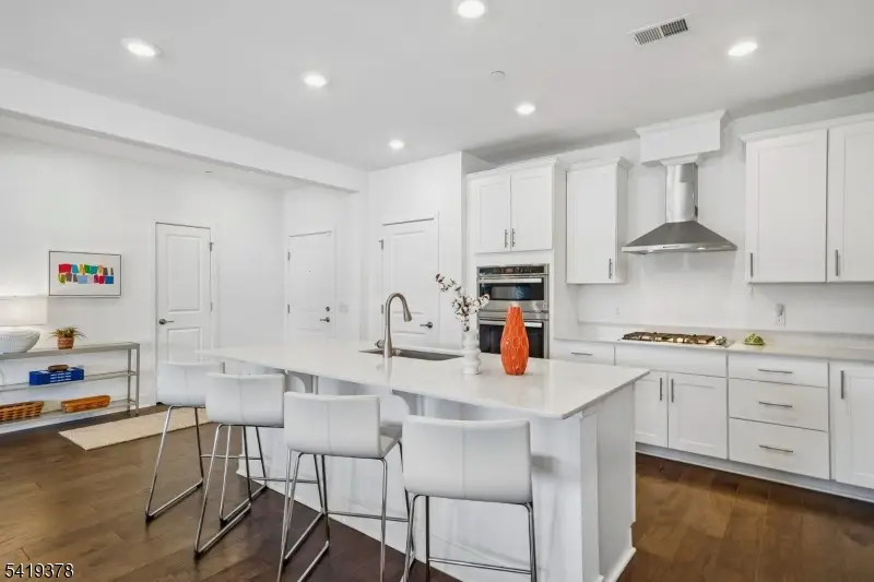 15 Whitney Ave, Morris Plains, NJ 07950 - #3