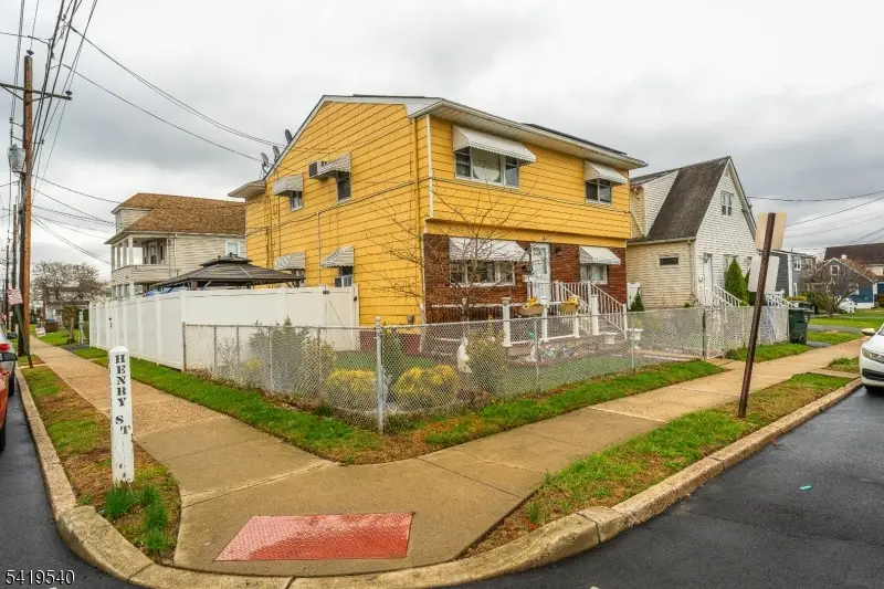 34 Henry St, Port Reading, NJ 07064 - #3