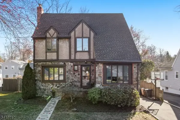 20 Vincent St, Hillsdale Boro, NJ 07642