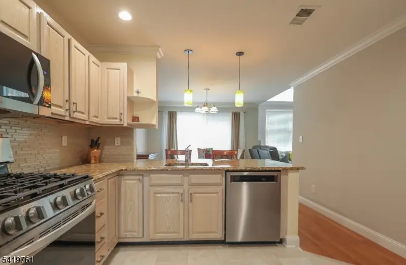 20 Forsgate Ter, Clinton, NJ 08801 - #3