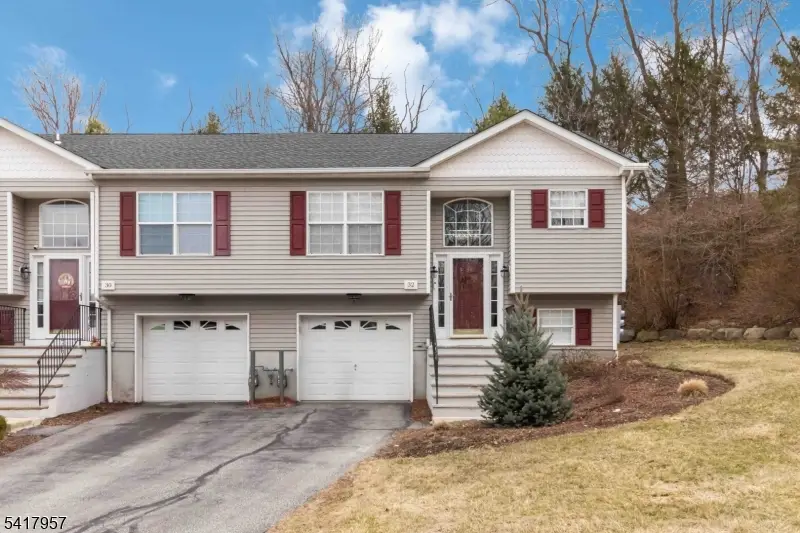 32 Oak Point Dr, Hamburg, NJ 07419 - #1