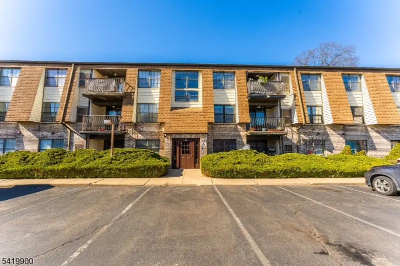 660-672 N Broad St #8, Elizabeth, NJ 07208 - #1