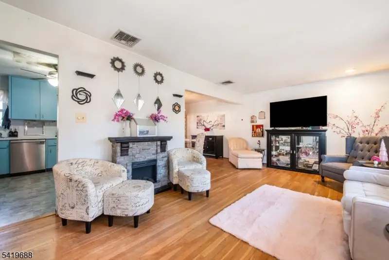 127 Horseneck Rd, Fairfield, NJ 07004 - #3