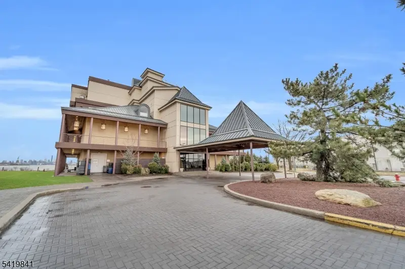 101 Shearwater Ct #25, Jersey City, NJ 07305 - #1