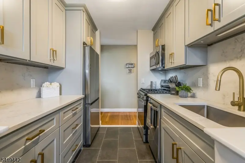 605 Grove St #15, Clifton, NJ 07013 - #3