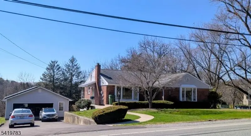 831 Uniontown Rd, Lopatcong, NJ 08865 - #1