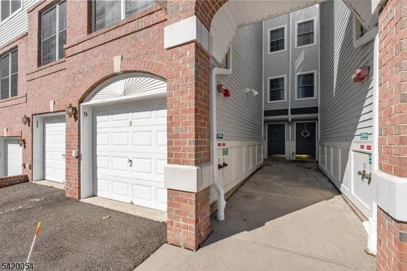 9 Goffle Brook Ct, Hawthorne, NJ 07506 - #3