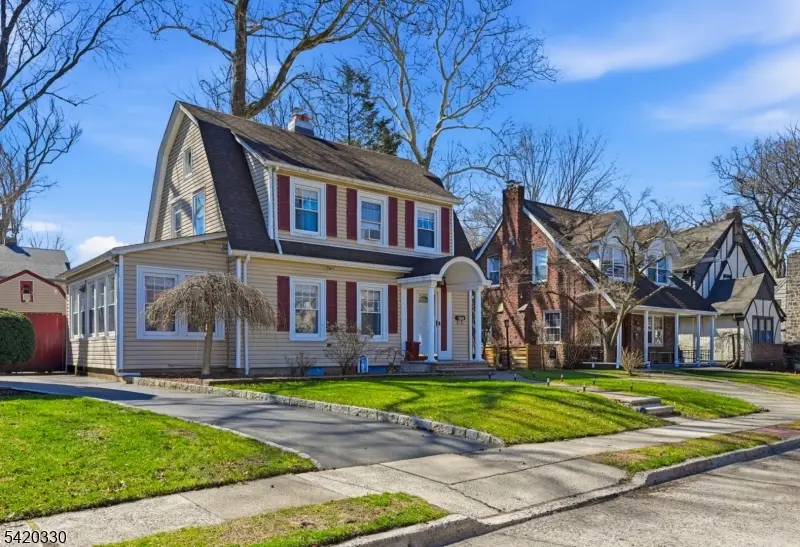 528 Wyndham Rd, Teaneck, NJ 07666 - #2