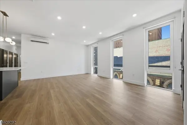 21 Lincoln Park #302, Newark City, NJ 07102