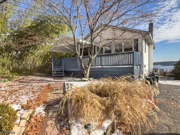 207 Dupont Ave, Hopatcong Boro, NJ 07843