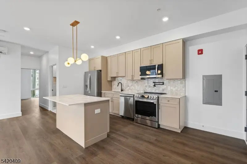 21 Lincoln Park #100, Newark, NJ 07102 - #2