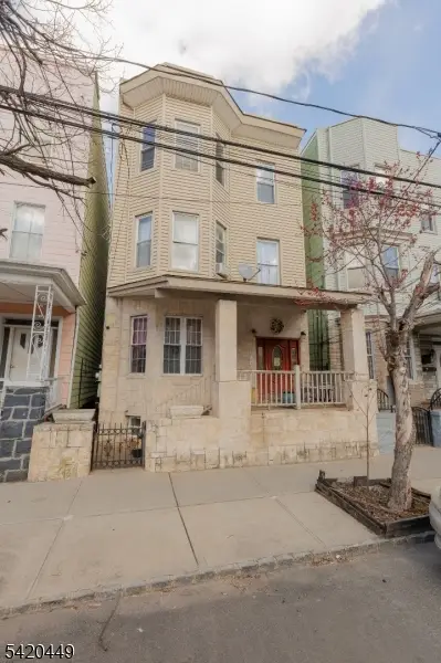 212 Maple St, Weehawken Twp., NJ 07086