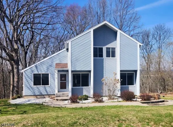 40 Blossom Rd, Hampton Boro, NJ 08827