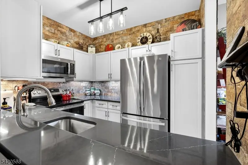 48 Academy Court, The Hills, NJ 07921 - #3