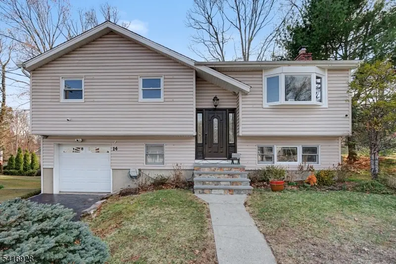 14 Cindy Ln, Oak Ridge, NJ 07438 - #1