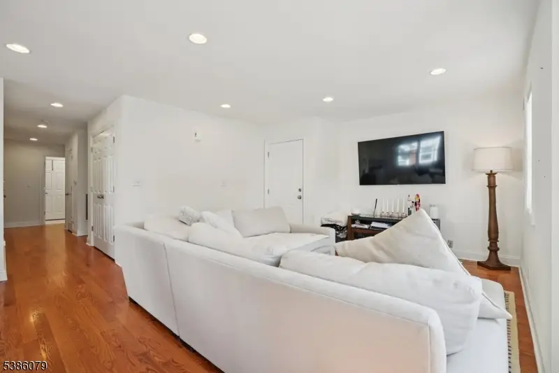 38 Centre St, Nutley, NJ 07110 - #3