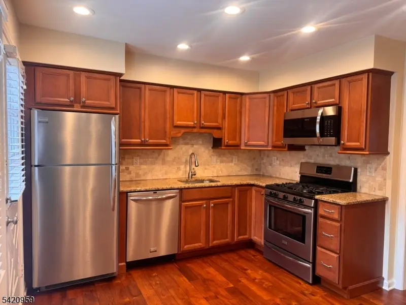 86 Franklin Ct, Raritan, NJ 08822 - #3