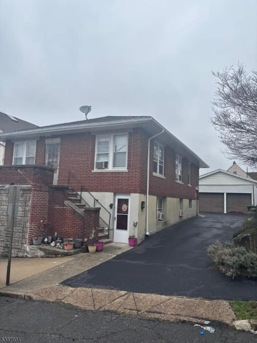 31 Quinn St, Paterson, NJ 07501 - #2