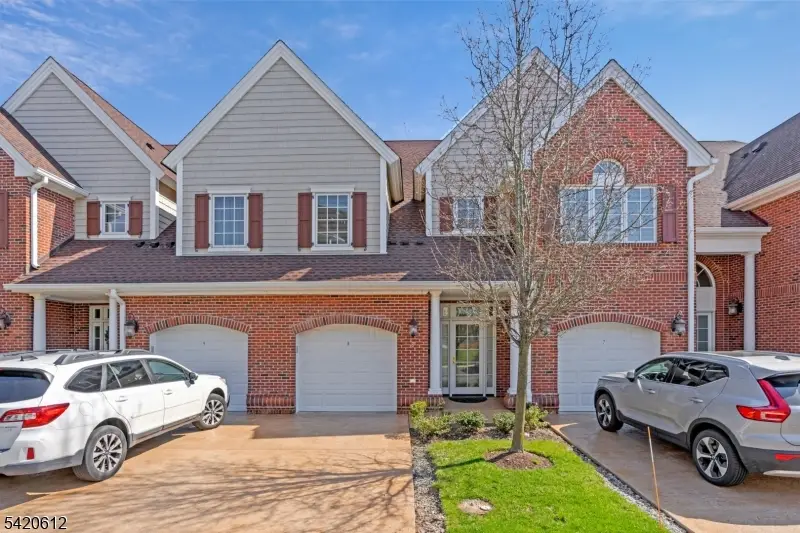 8 Schmidt Cir, Watchung, NJ 07069 - #1