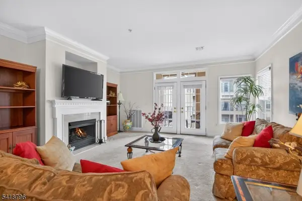 9210 Ravenscroft Rd, Clifton City, NJ 07013