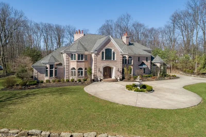 5 Queens Ct, Mendham, NJ 07945 - #2