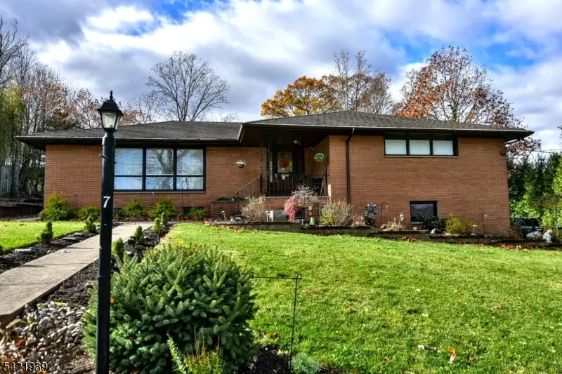 7 Jefferson Pl, Wayne, NJ 07470 - #2