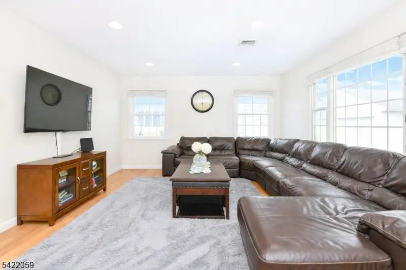 1 Lincoln Pl, Moonachie, NJ 07074 - #2