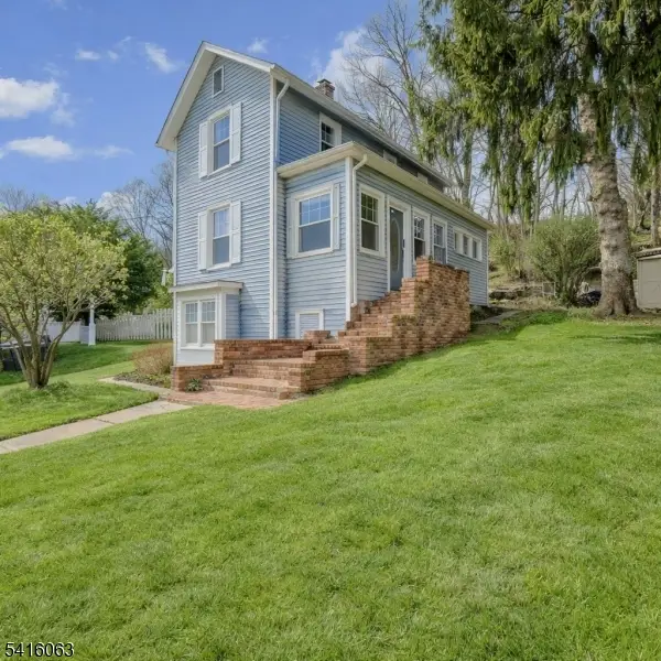 24 W Main St, Clinton Town, NJ 08809