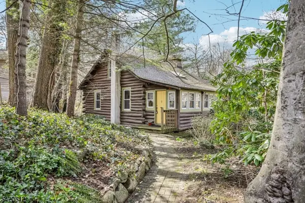 6 West Cir, Ringwood Boro, NJ 07456