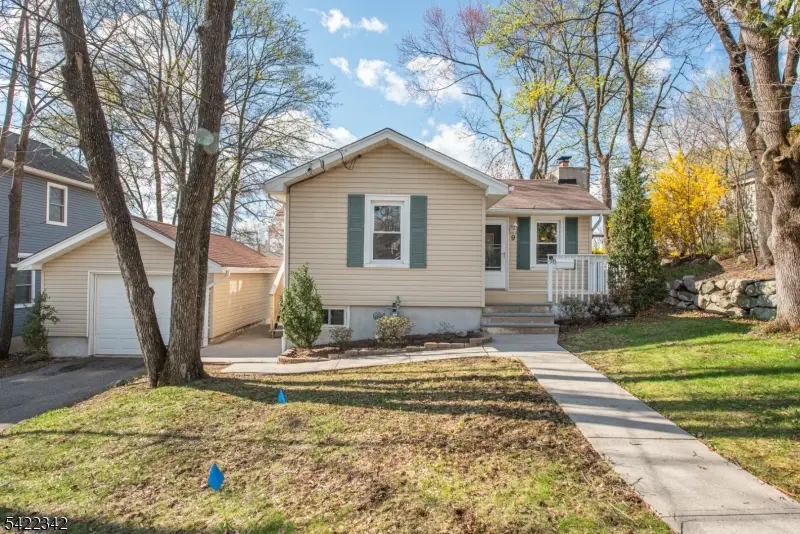 9 Roanoke Ave, Lake Hiawatha, NJ 07034 - #2