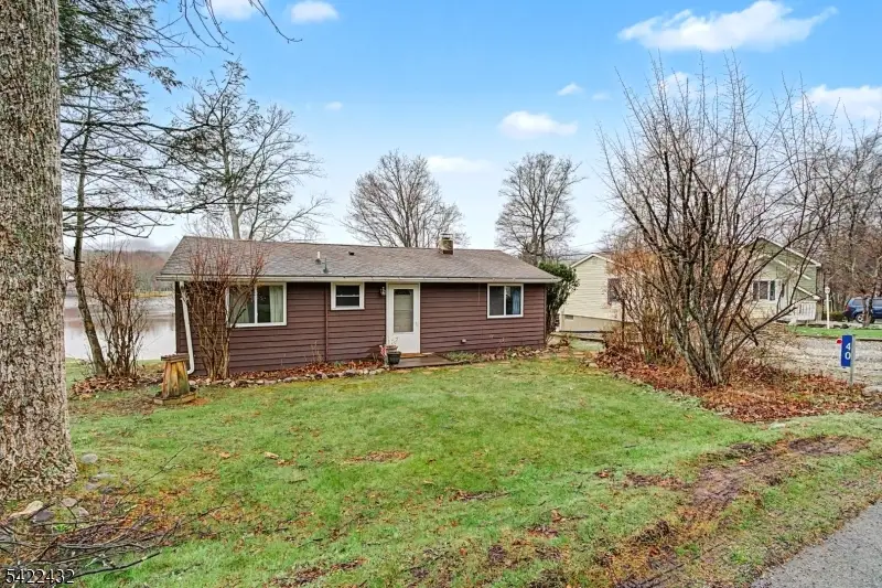 40 E Shore Dr, Crandon Lakes, NJ 07860 - #1