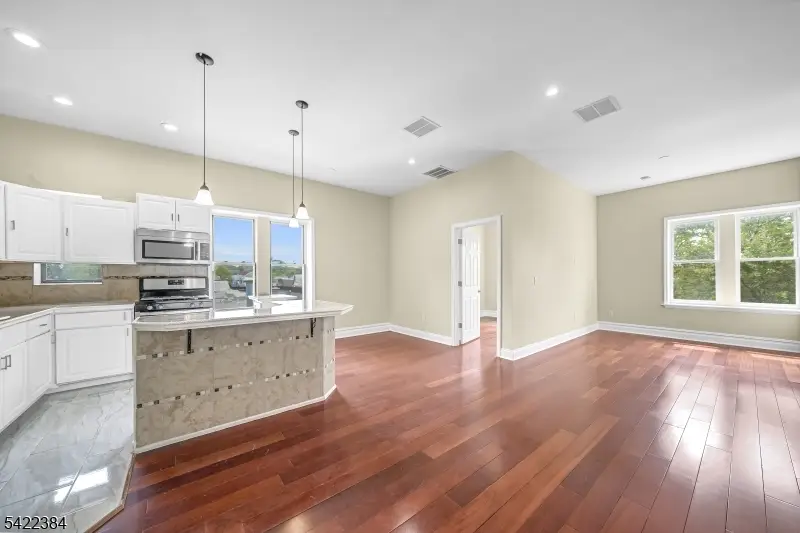 240 Clendenny Ave #5A, Jersey City, NJ 07304 - #2