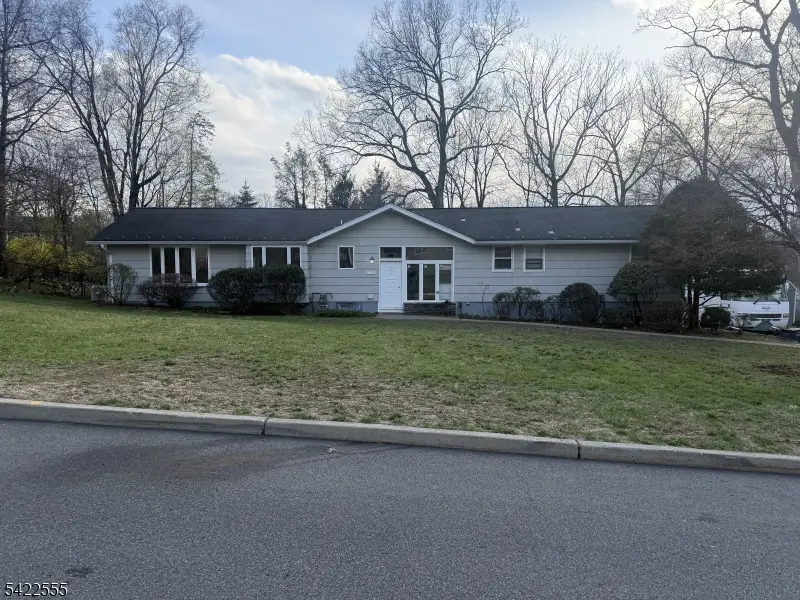 106 Dogwood Dr, Oakland, NJ 07436 - #1