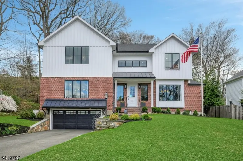 11 Brantwood Dr, Summit, NJ 07901 - #1