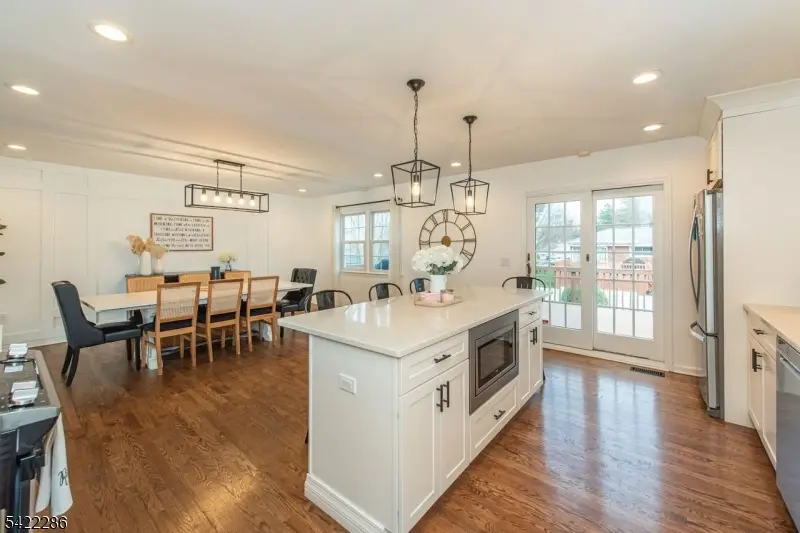 8 Cypress Ct, Fairfield, NJ 07004 - #3