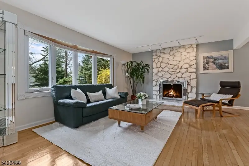 360 Upland Rd, Mountainside, NJ 07092 - #3