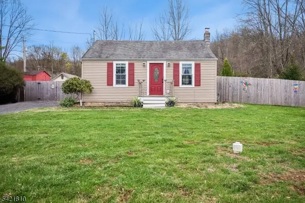 25 Railroad Ave, Califon Boro, NJ 07830