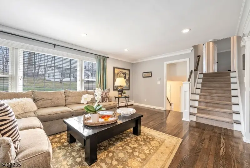 9 Oxford Dr, Livingston, NJ 07039 - #3