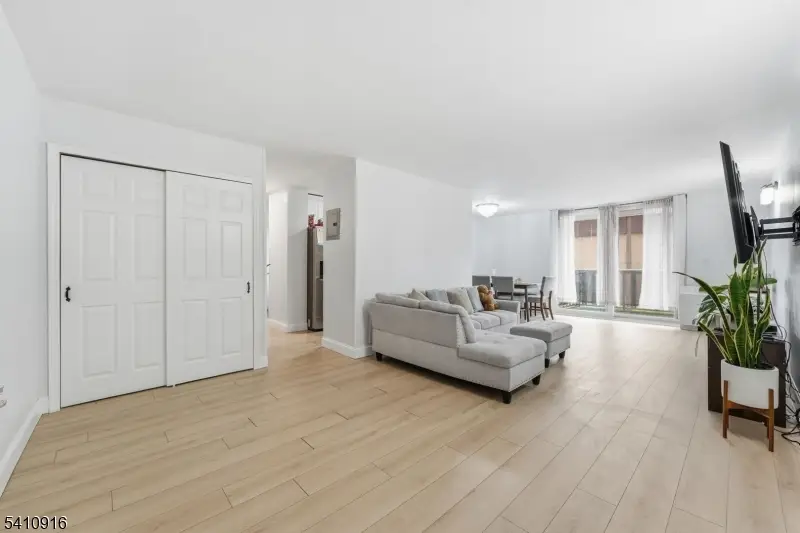 712 N Broad St #3C, Elizabeth, NJ 07208 - #1