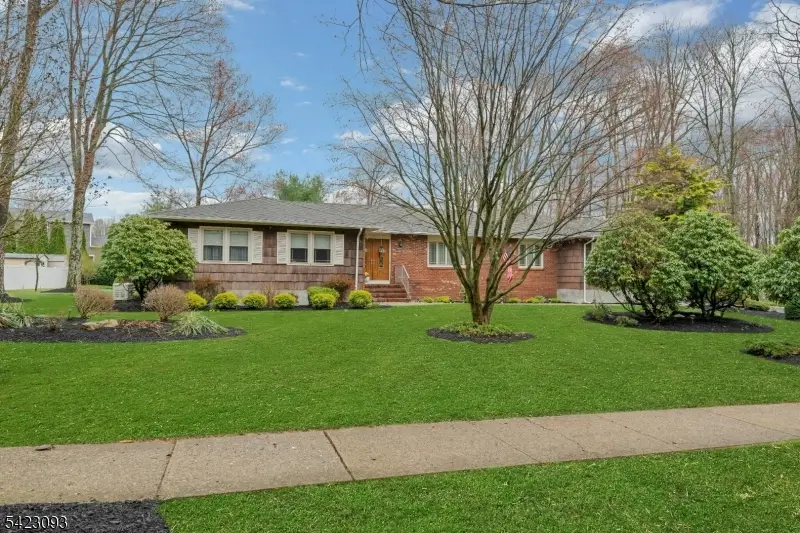 3 Pilgrim Dr, Succasunna, NJ 07876 - #1