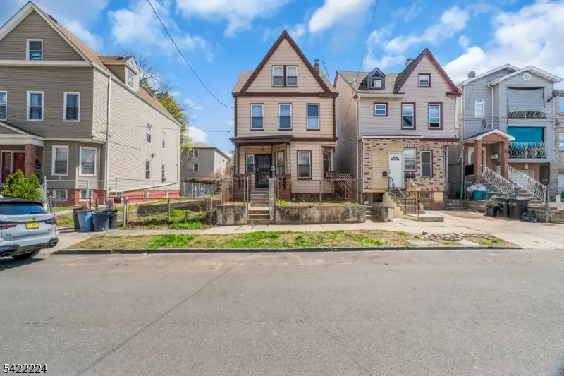 91 Oraton St, Newark, NJ 07104 - #1