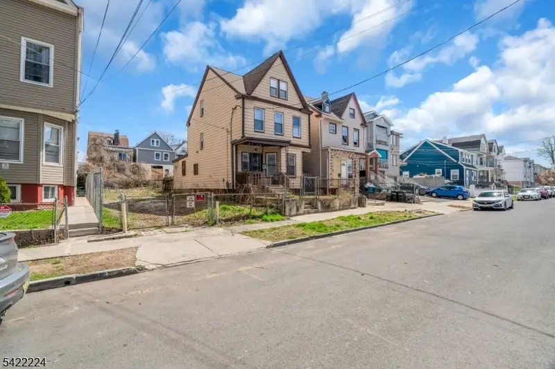 91 Oraton St, Newark, NJ 07104 - #3