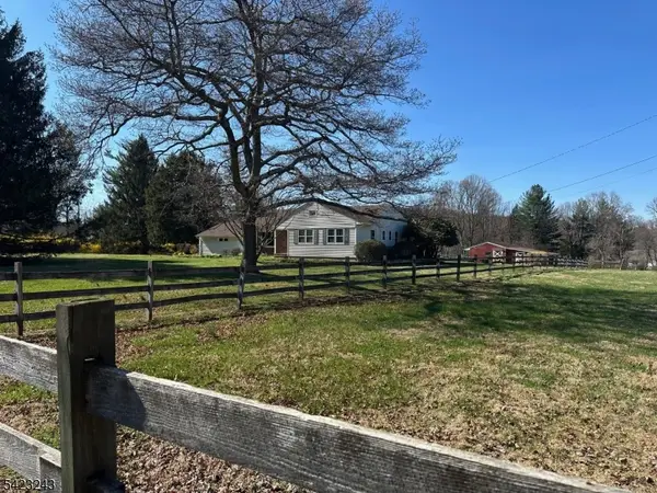 1 Scarlet Oak Rd, Tewksbury Twp., NJ 07830