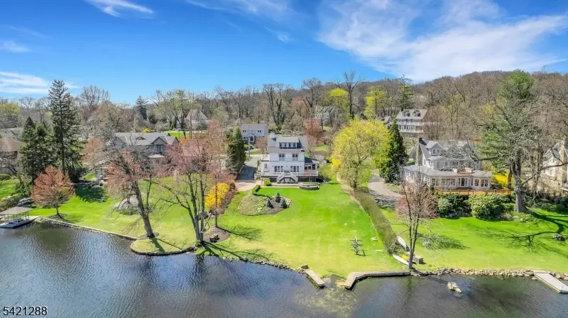 17 Briarcliff Rd, Mountain Lakes, NJ 07046 - #3