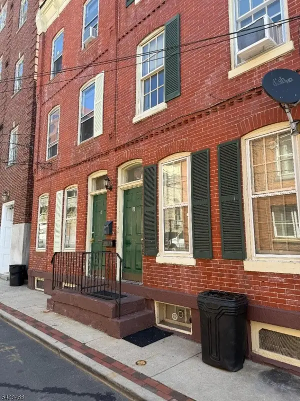 8 Peace St, Trenton City, NJ 08608