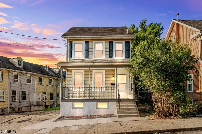 330 Chambers St, Phillipsburg, NJ 08865 - #1