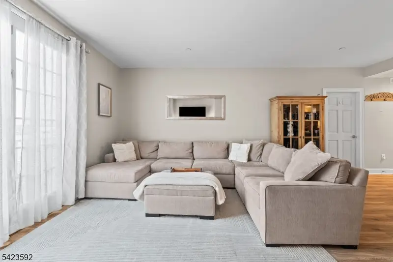 100-31 Shearwater Ct #31, Jersey City, NJ 07305 - #1