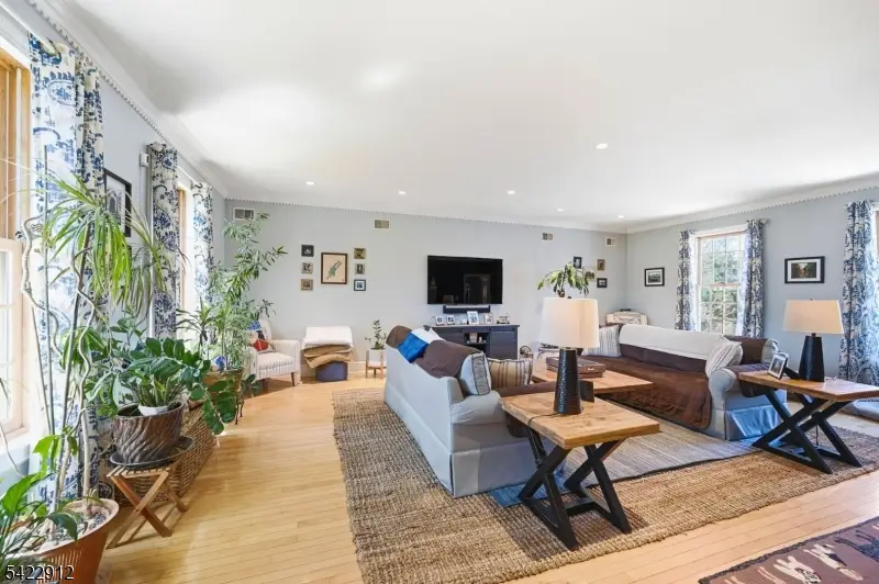 173 Point Breeze Dr, Upper Greenwood Lake, NJ 07480 - #2