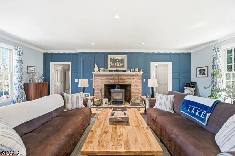 173 Point Breeze Dr, Upper Greenwood Lake, NJ 07480 - #3