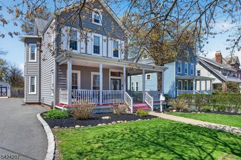 591 Barron Ave, Woodbridge, NJ 07095 - #1